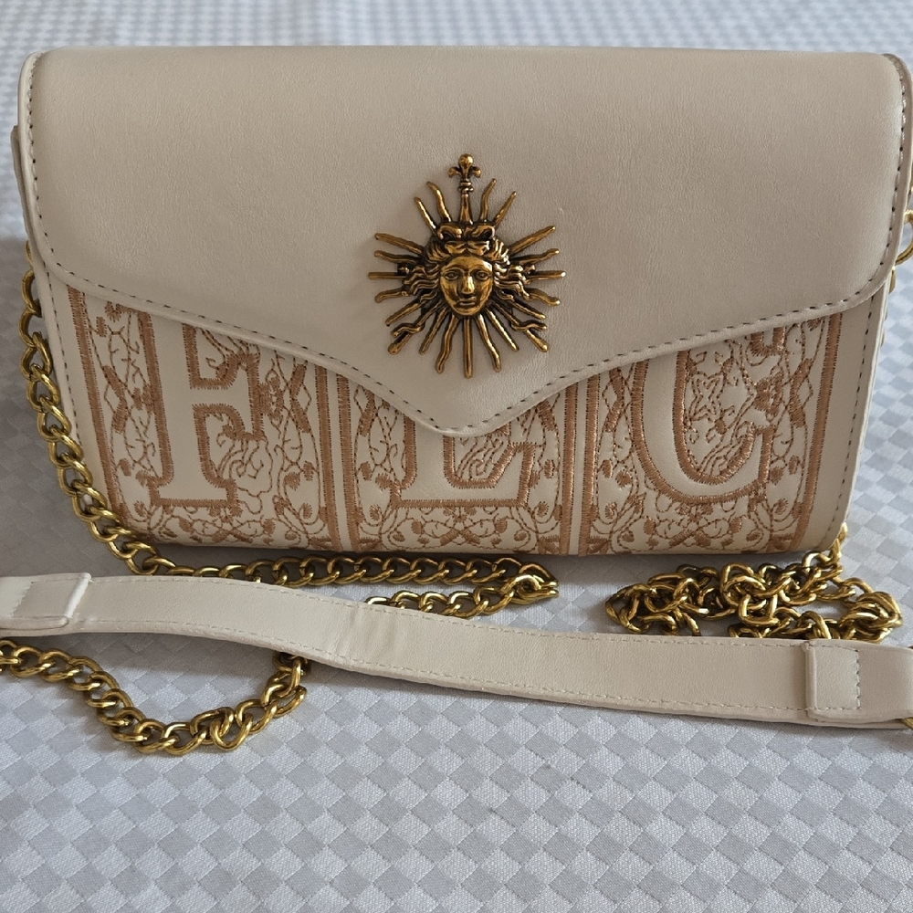 ⚘️ Chic Cream and Gold Crossbody Bag